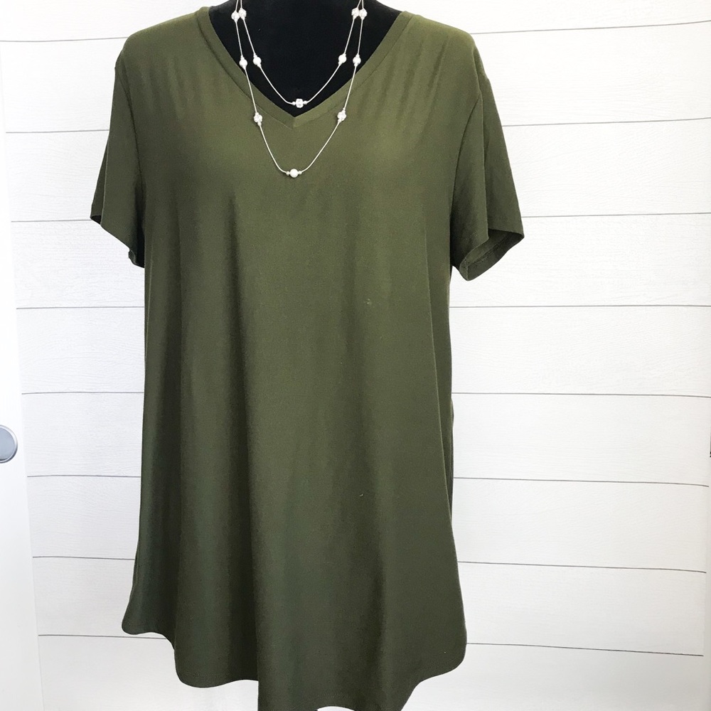 No Boundaries misses super soft v-neck tee